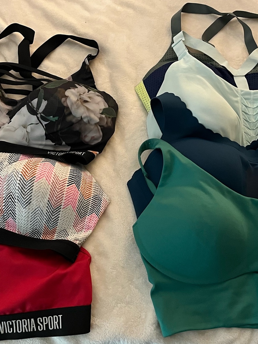 7 Wireless VS Sports Bras